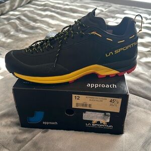 La Sportiva Black and Yellow Men's Shoes